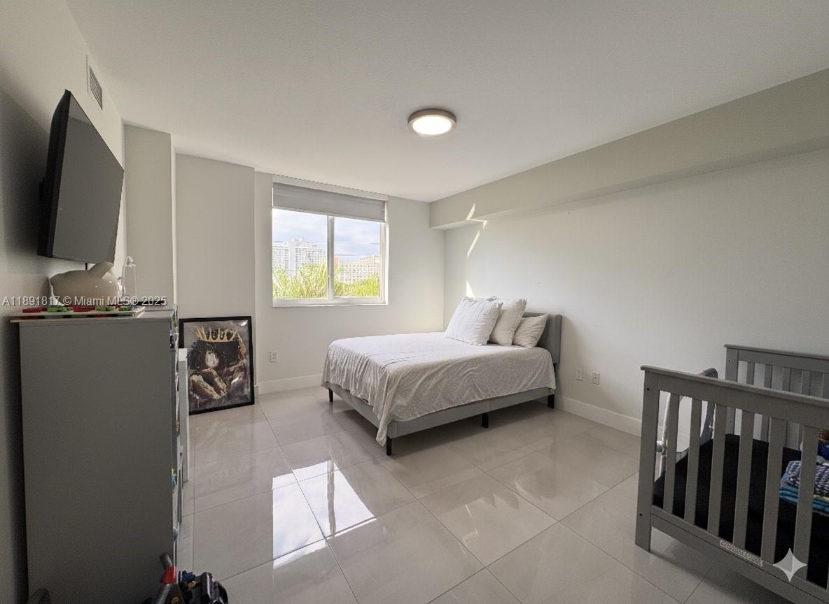 VENTURE AT AVENTURA WEST - Residential