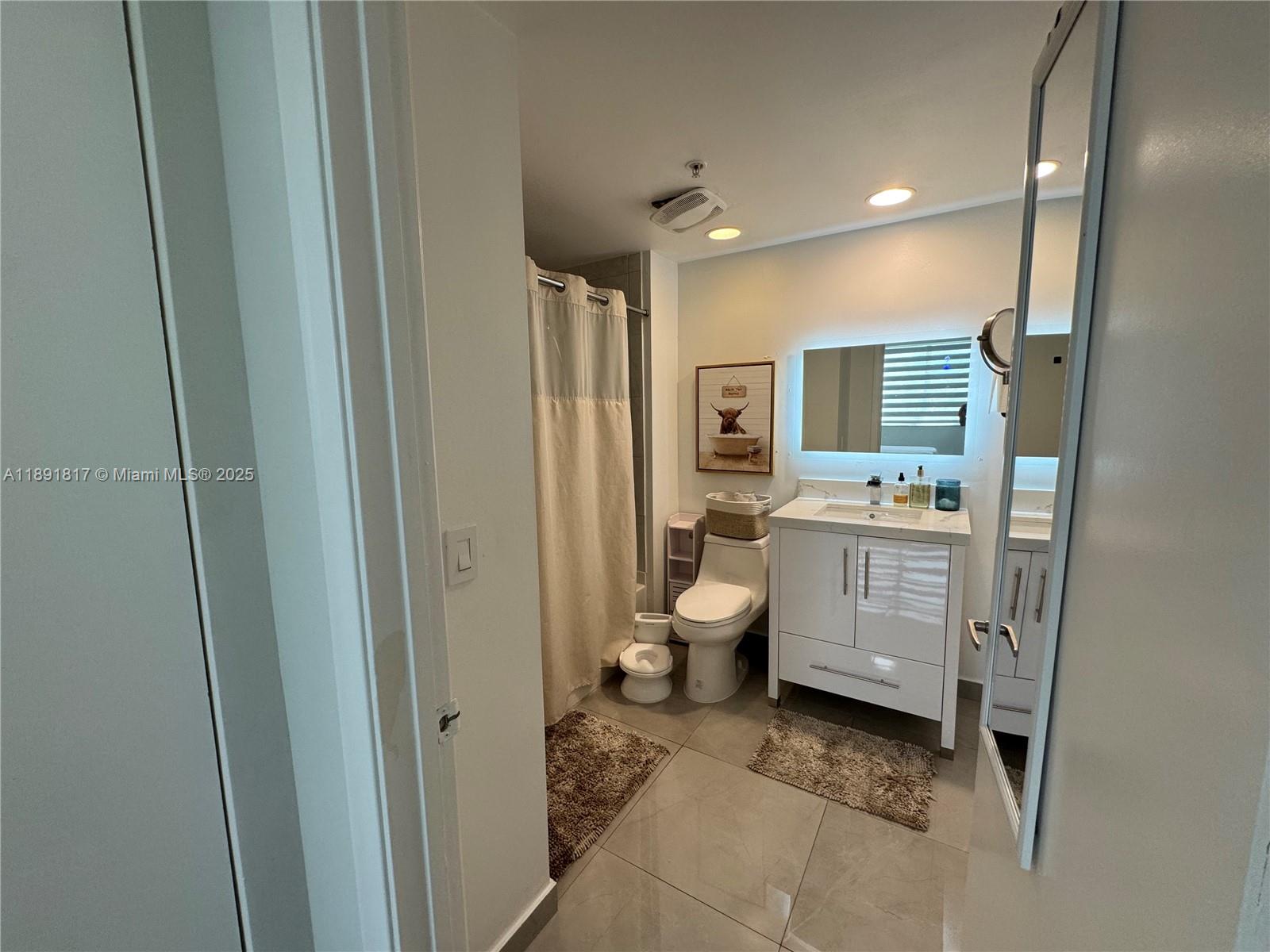 VENTURE AT AVENTURA WEST - Residential