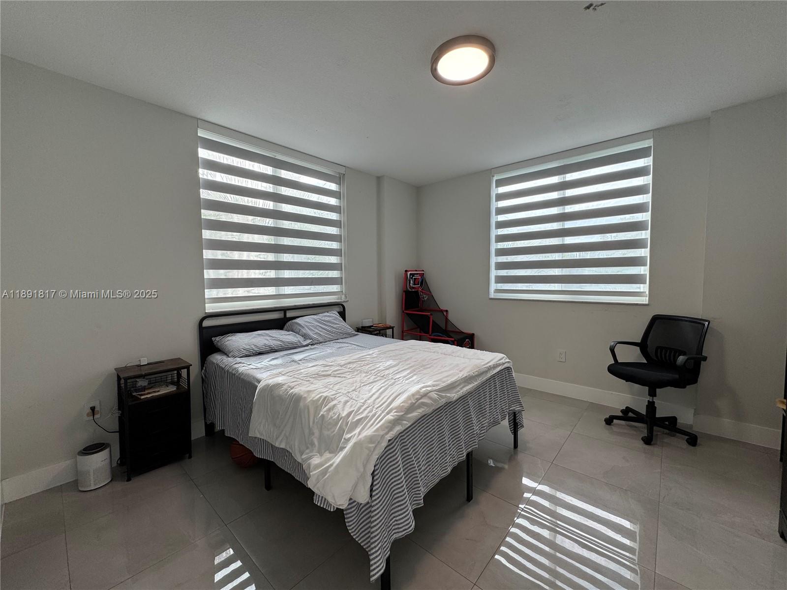 VENTURE AT AVENTURA WEST - Residential