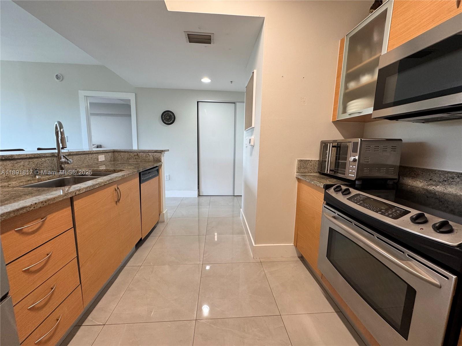VENTURE AT AVENTURA WEST - Residential