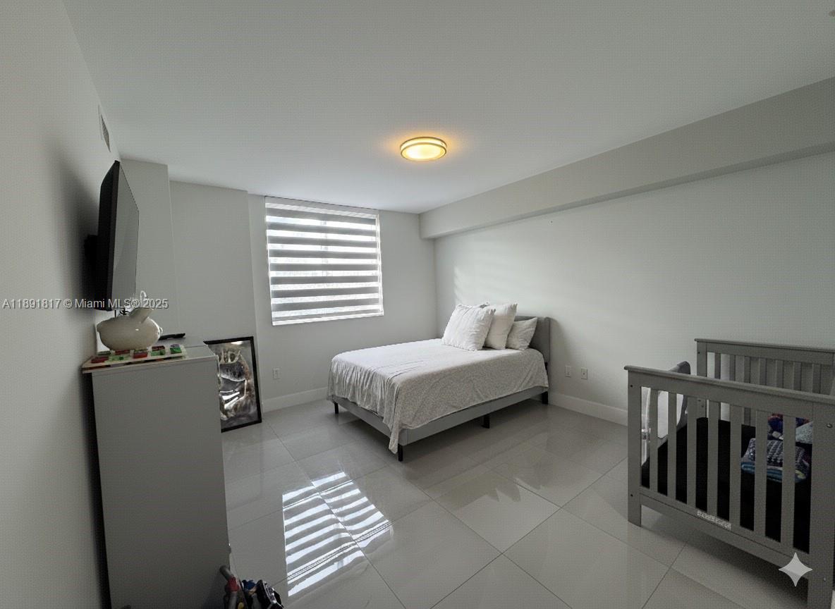 VENTURE AT AVENTURA WEST - Residential