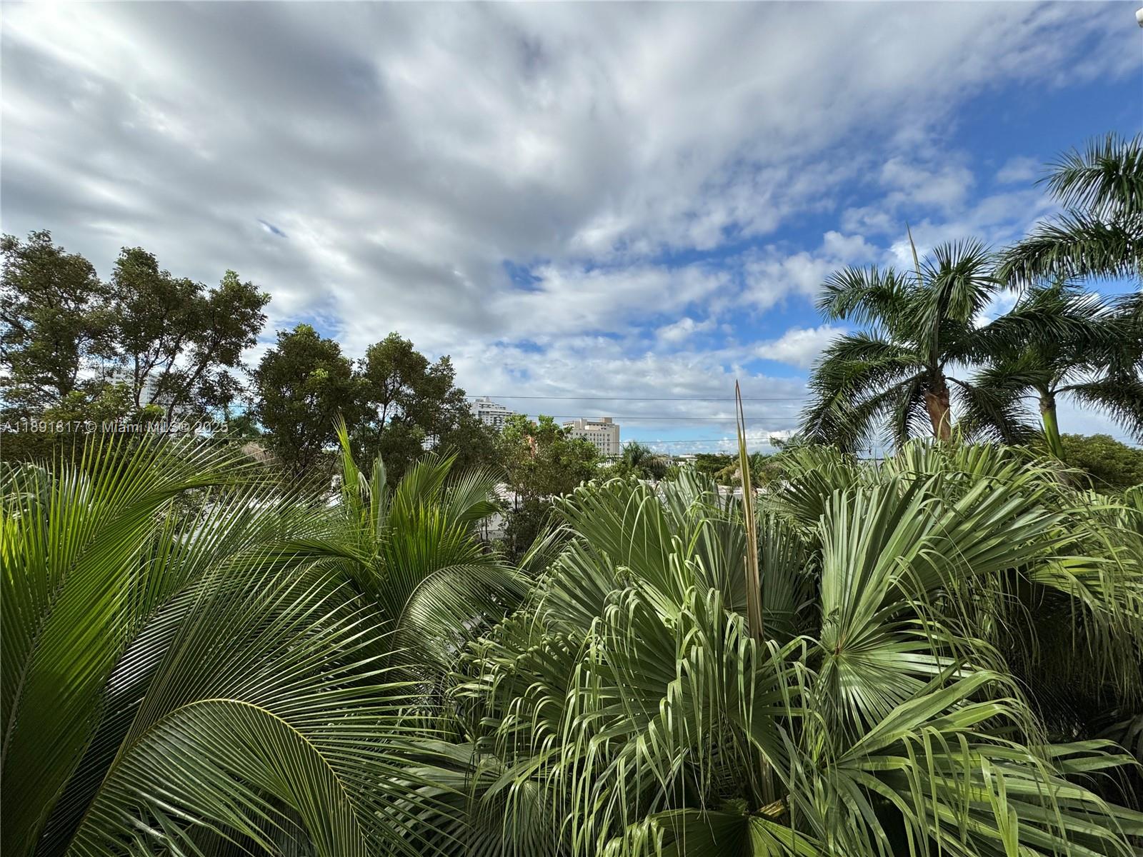 VENTURE AT AVENTURA WEST - Residential