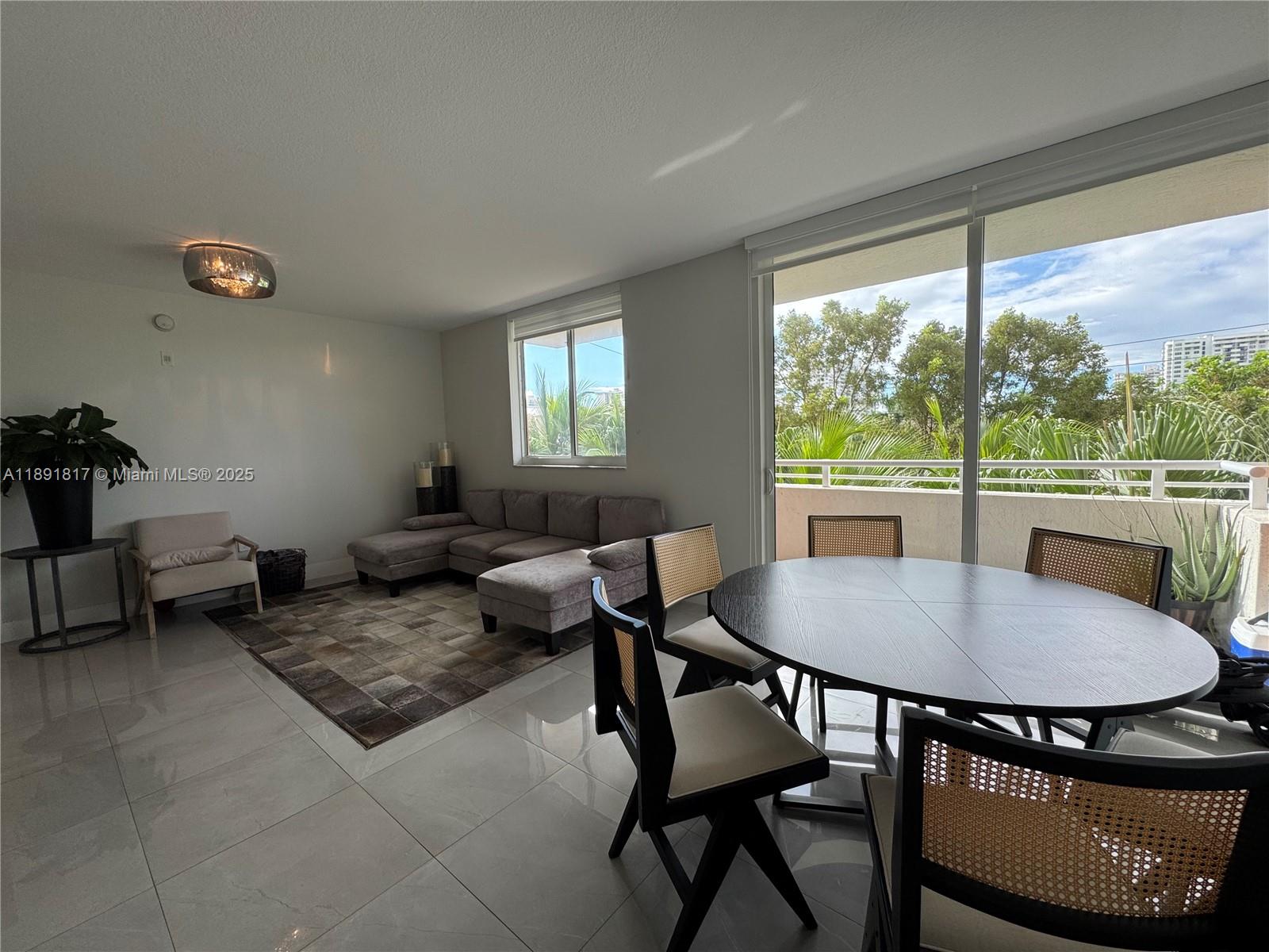 VENTURE AT AVENTURA WEST - Residential