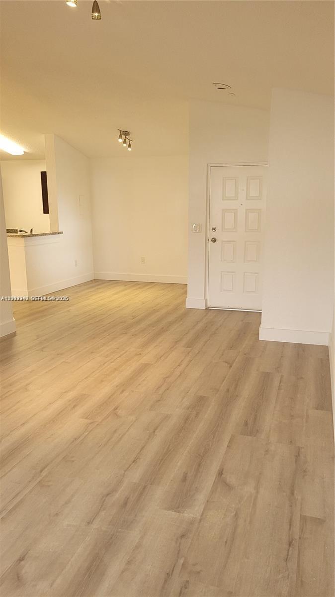 LAKEVIEW CLUB CONDO - Residential Lease