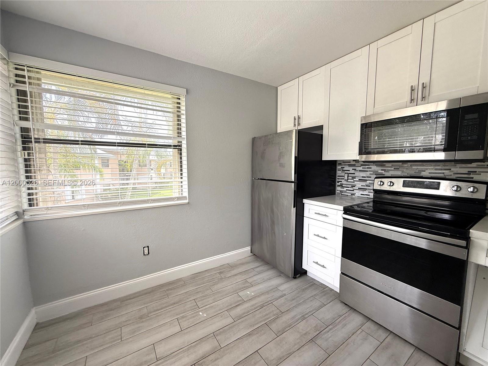 LAKESHORE CONDO #4 - Residential Lease