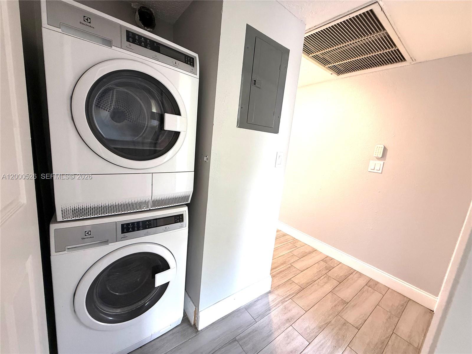 LAKESHORE CONDO #4 - Residential Lease