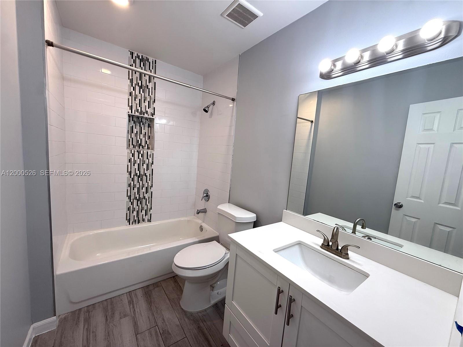 LAKESHORE CONDO #4 - Residential Lease