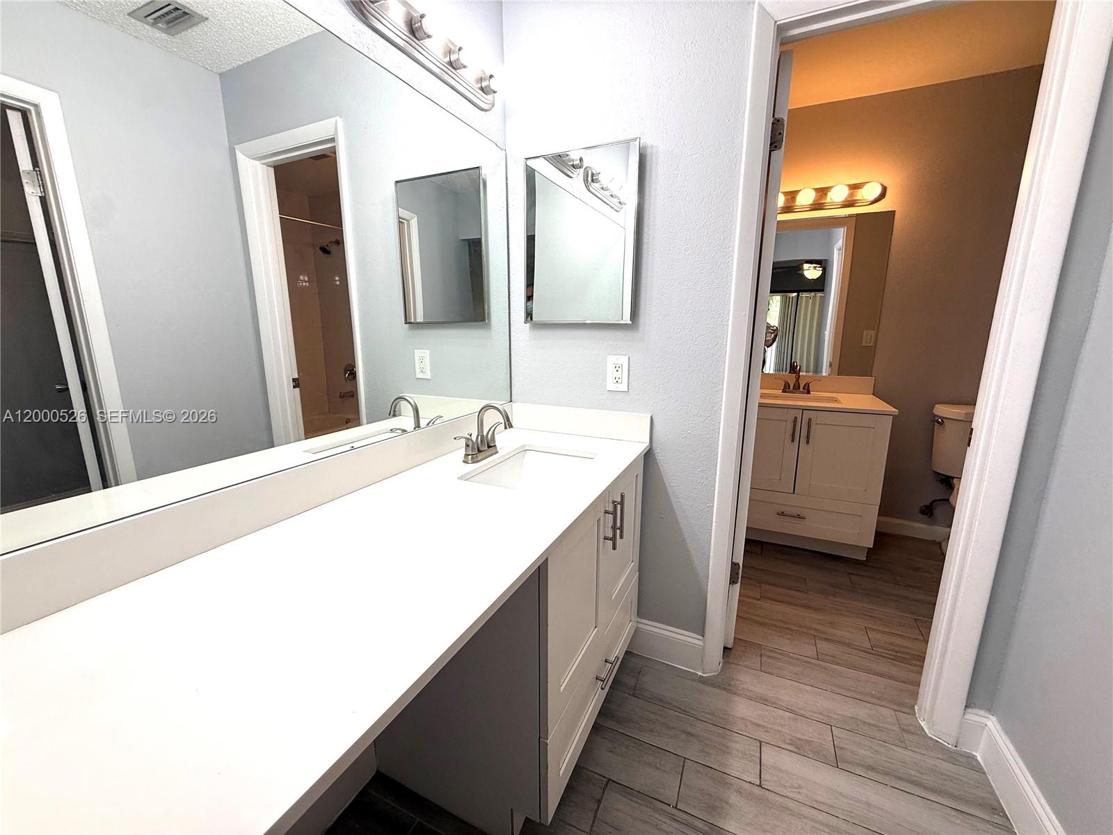 LAKESHORE CONDO #4 - Residential Lease