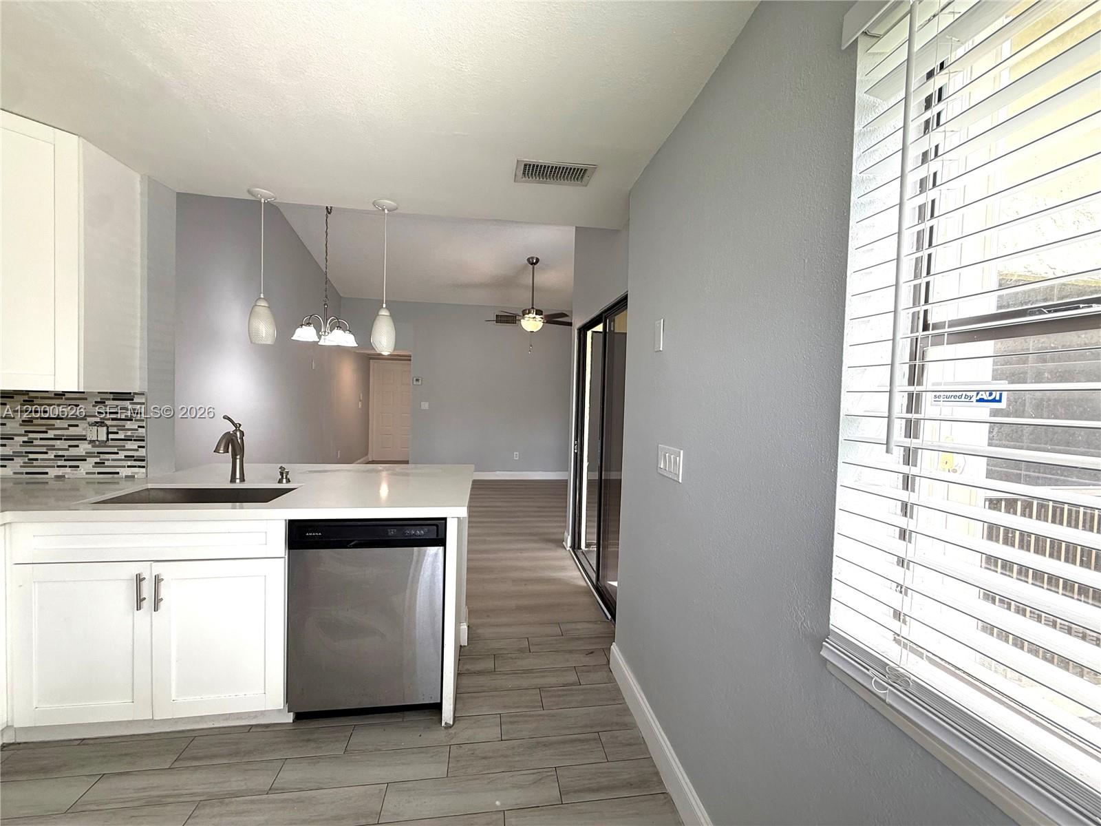 LAKESHORE CONDO #4 - Residential Lease