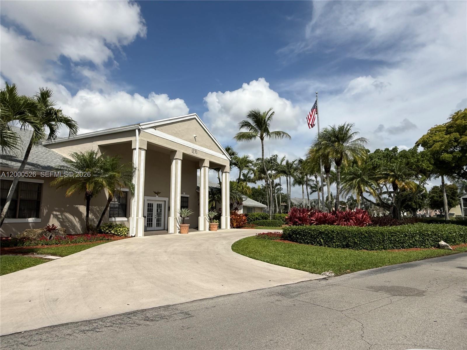 LAKESHORE CONDO #4 - Residential Lease