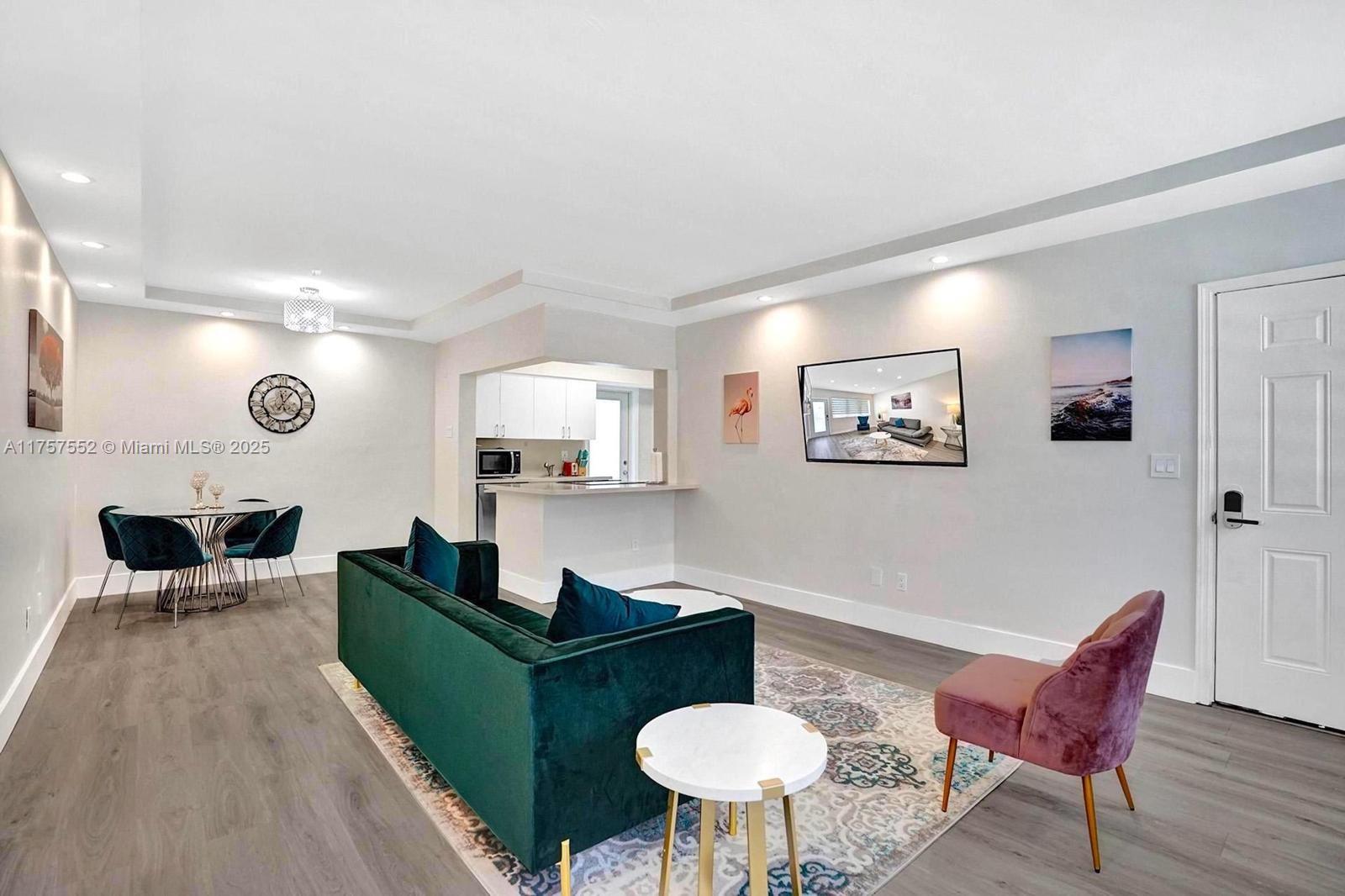 10000 E Bay Harbor Dr 12
