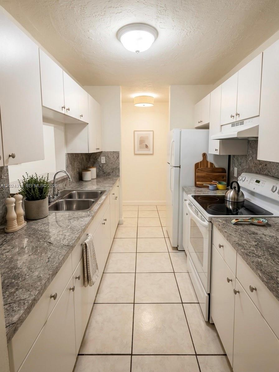FLA FRUIT LAND CO SUB - Residential Lease