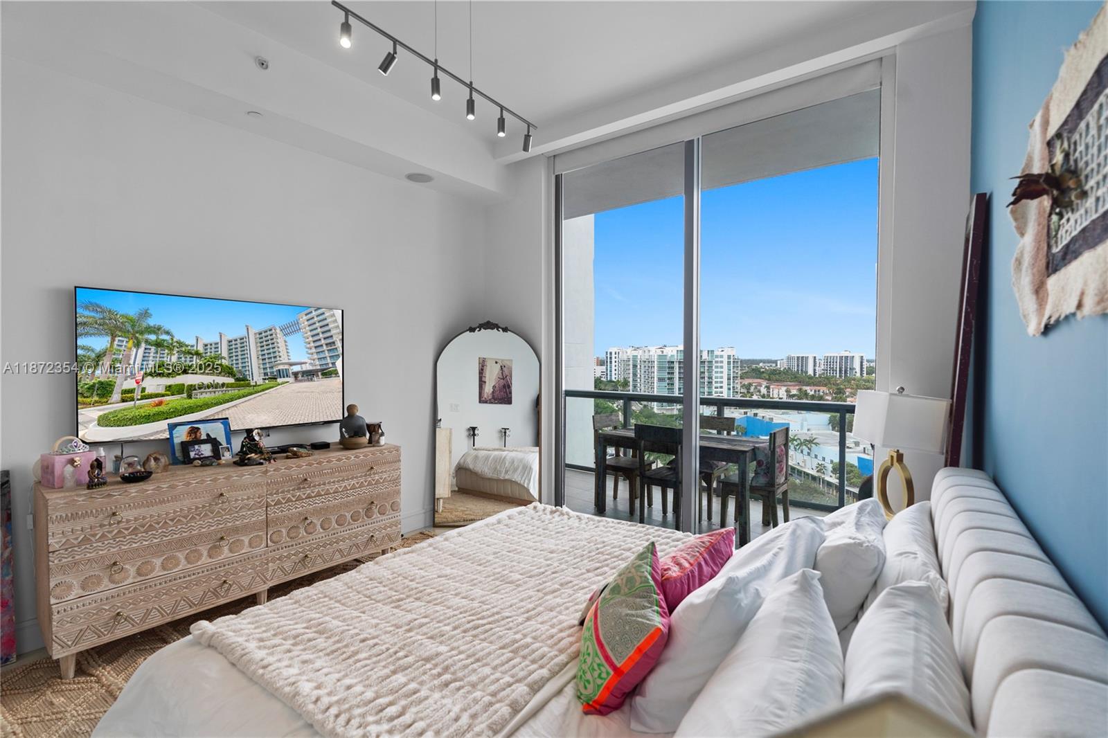 ECHO CONDO - Residential