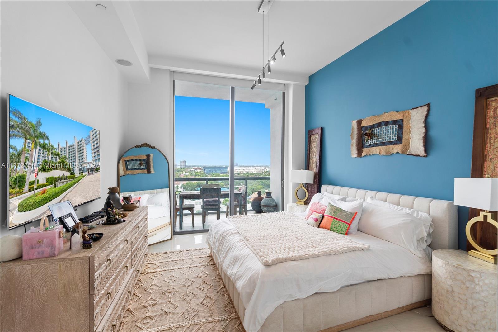 ECHO CONDO - Residential