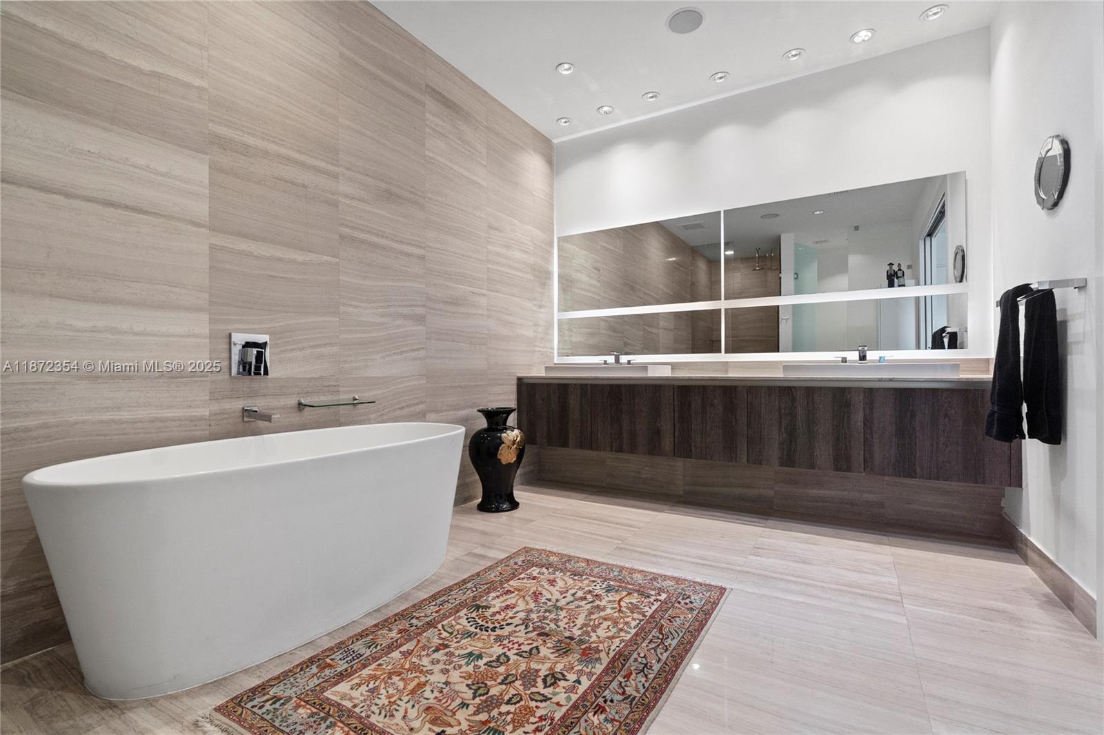 ECHO CONDO - Residential