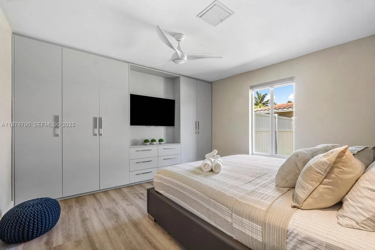 Dania Beach, Florida 33004, United States, 5 Bedrooms Bedrooms, ,3 BathroomsBathrooms,Residential,Active,207920