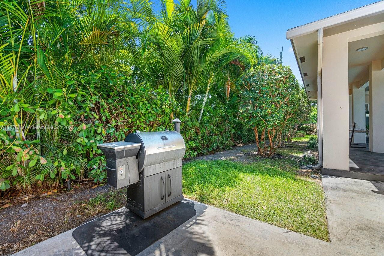 SOUTH DANIA HEIGHTS AMEN - Residential