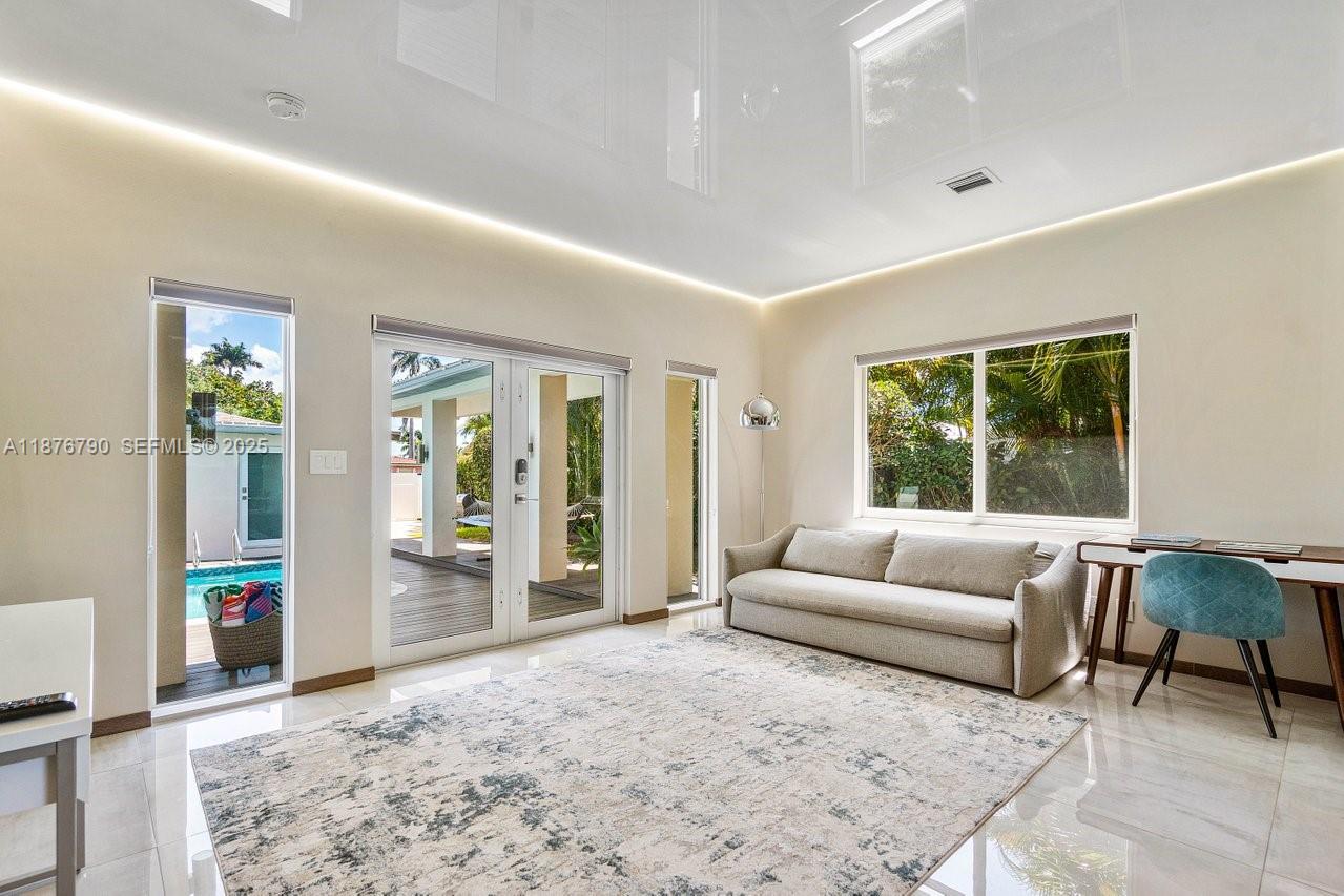 SOUTH DANIA HEIGHTS AMEN - Residential