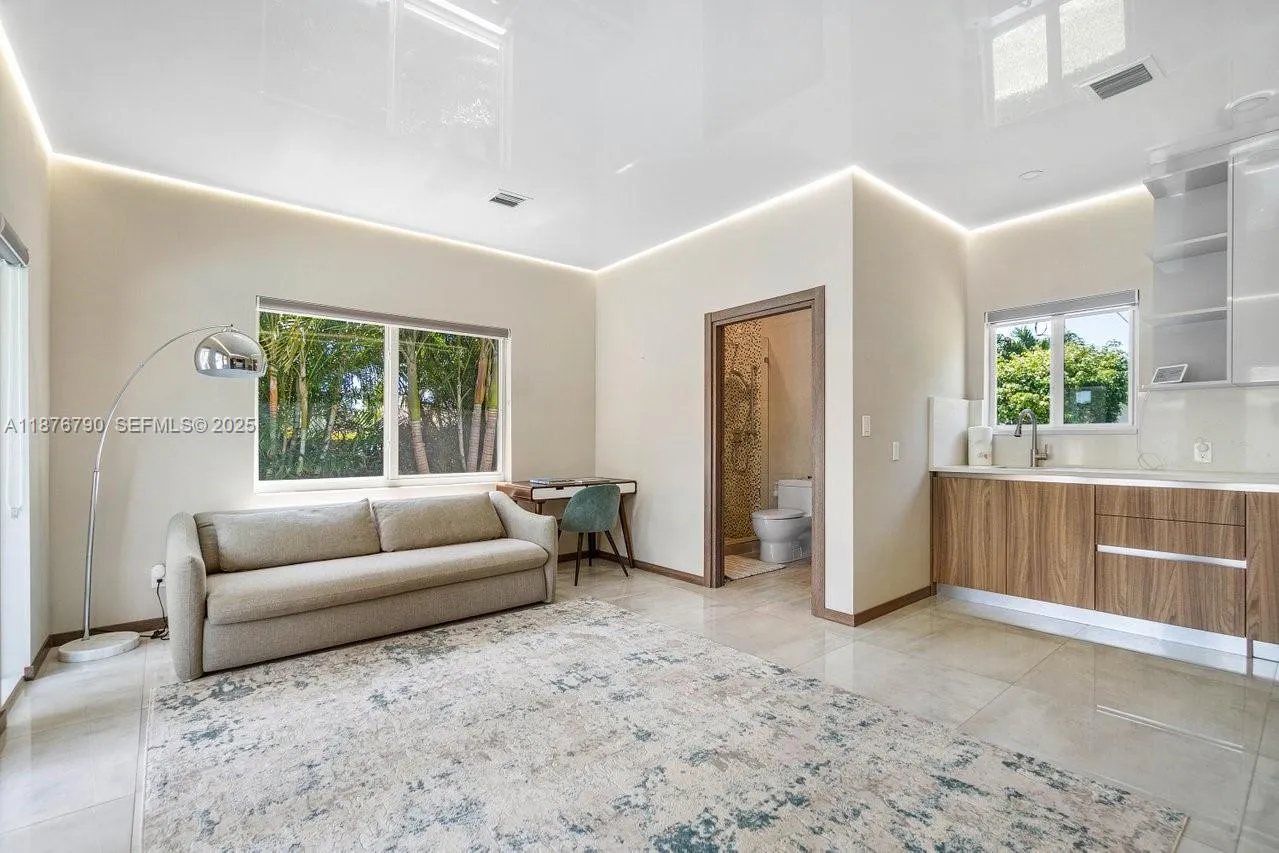 Dania Beach, Florida 33004, United States, 5 Bedrooms Bedrooms, ,3 BathroomsBathrooms,Residential,Active,207920