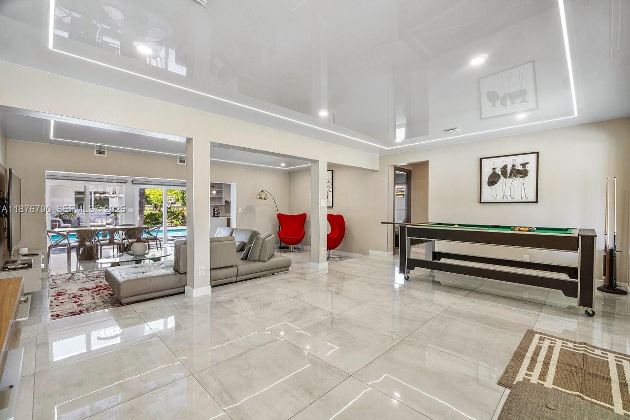 SOUTH DANIA HEIGHTS AMEN - Residential