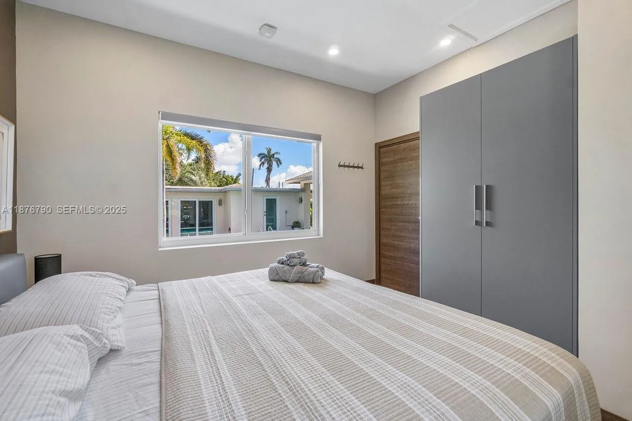 Dania Beach, Florida 33004, United States, 5 Bedrooms Bedrooms, ,3 BathroomsBathrooms,Residential,Active,207920