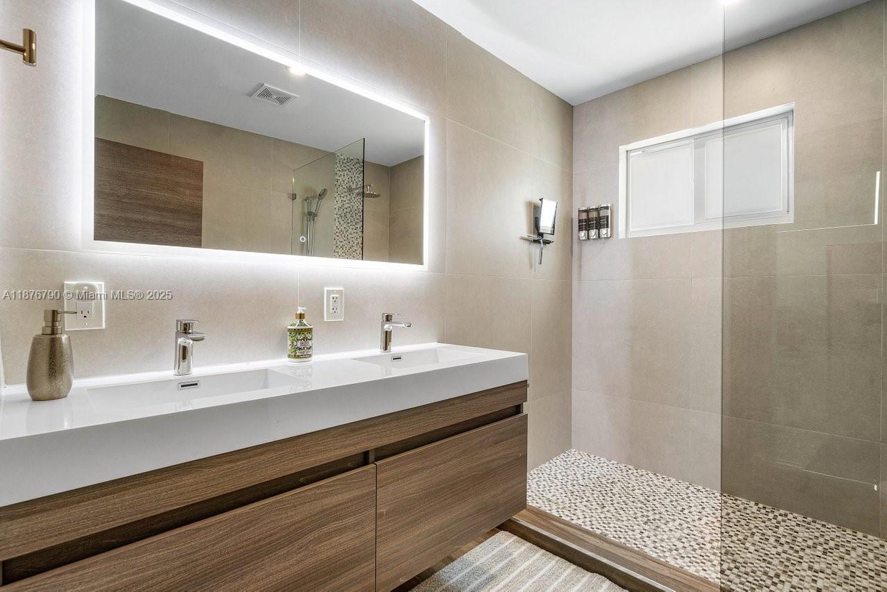 SOUTH DANIA HEIGHTS AMEN - Residential