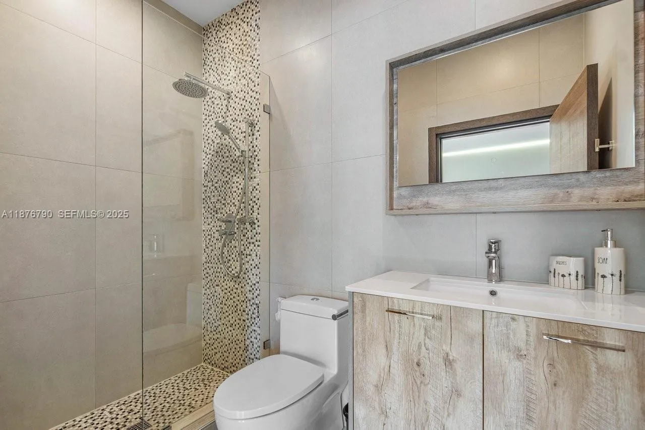 Dania Beach, Florida 33004, United States, 5 Bedrooms Bedrooms, ,3 BathroomsBathrooms,Residential,Active,207920