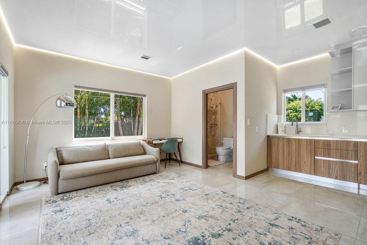 SOUTH DANIA HEIGHTS AMEN - Residential