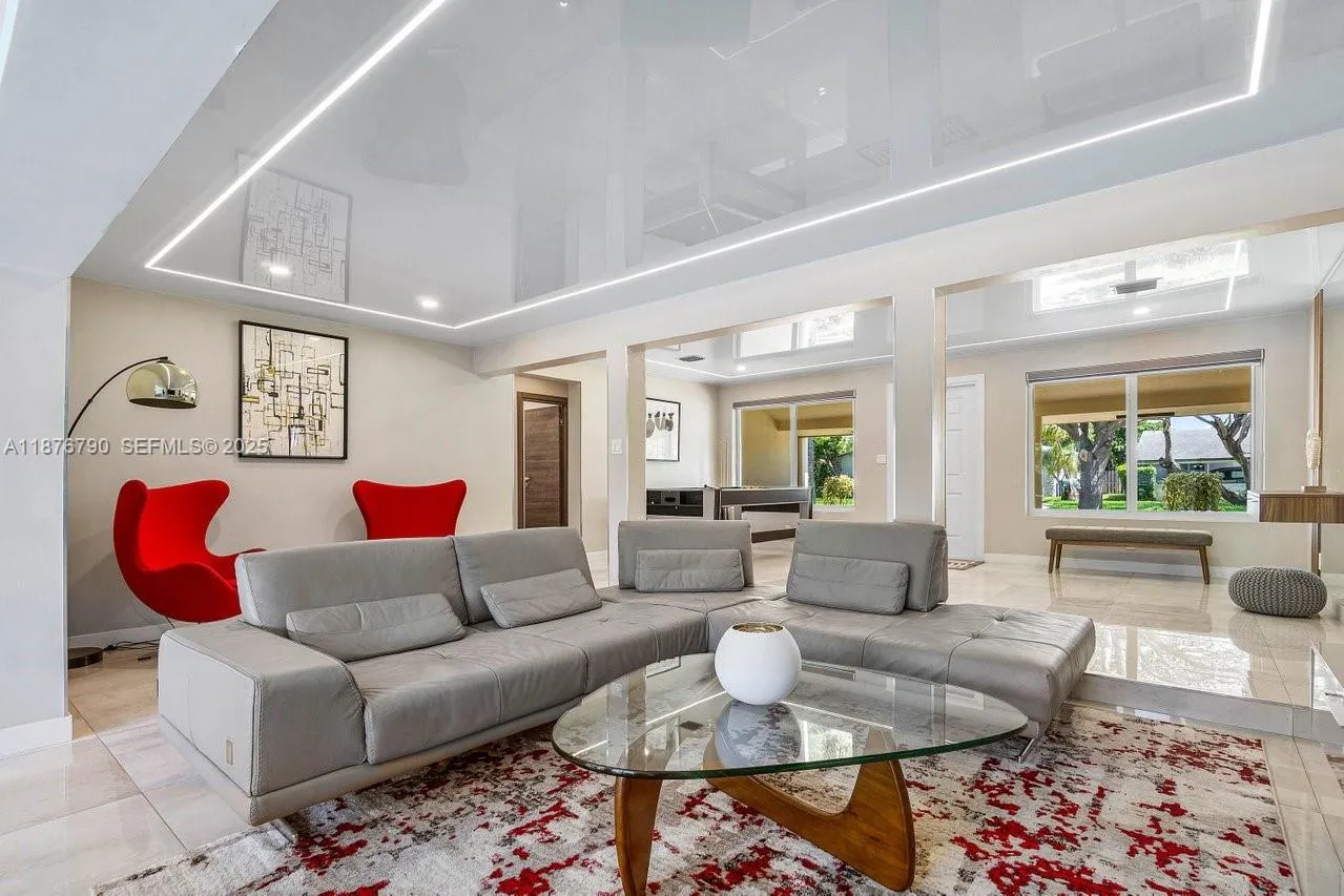 Dania Beach, Florida 33004, United States, 5 Bedrooms Bedrooms, ,3 BathroomsBathrooms,Residential,Active,207920