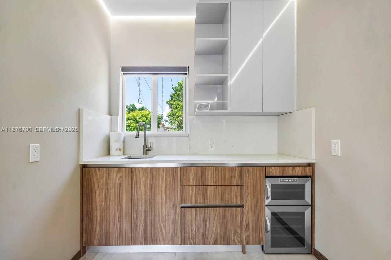 SOUTH DANIA HEIGHTS AMEN - Residential