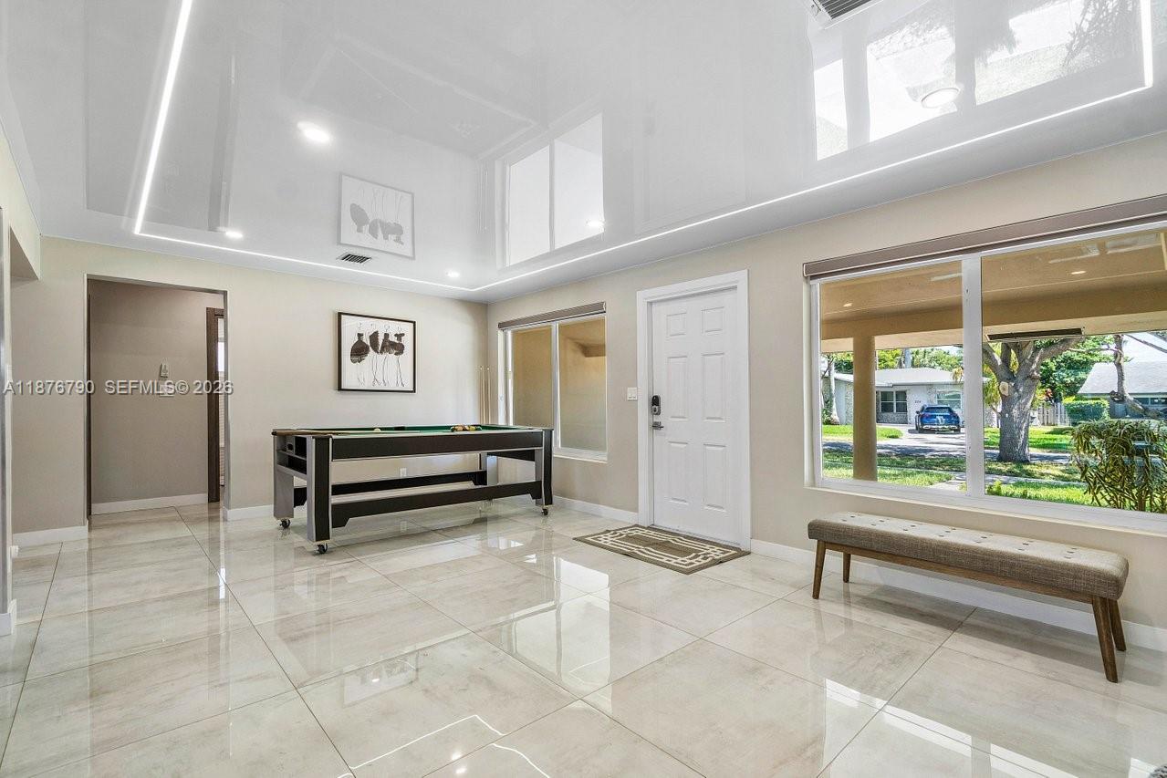 SOUTH DANIA HEIGHTS AMEN - Residential