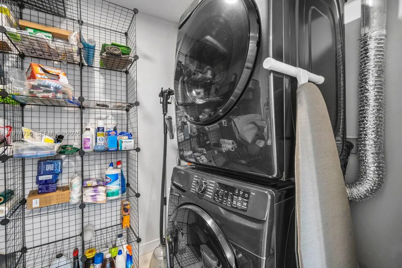 Dania Beach, Florida 33004, United States, 5 Bedrooms Bedrooms, ,3 BathroomsBathrooms,Residential,Active,207920