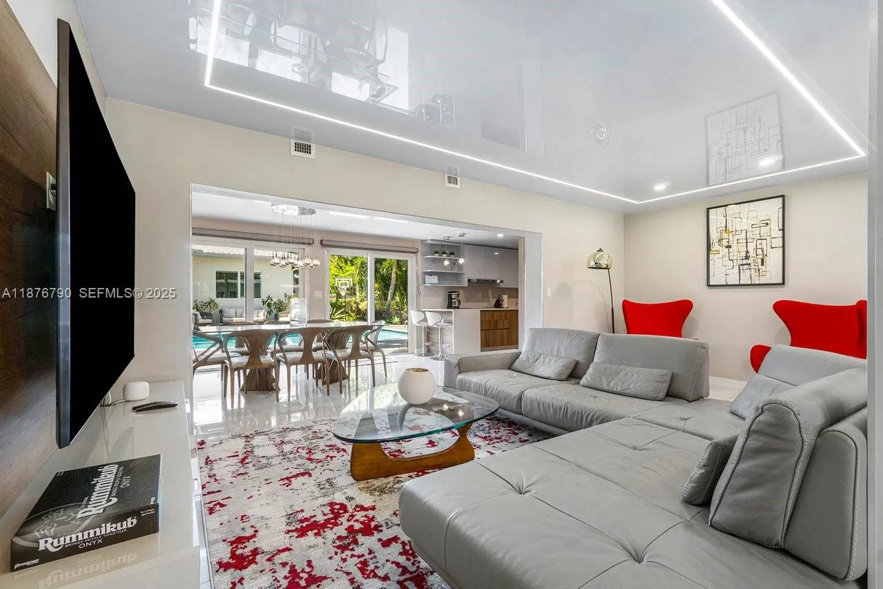 Dania Beach, Florida 33004, United States, 5 Bedrooms Bedrooms, ,3 BathroomsBathrooms,Residential,Active,207920