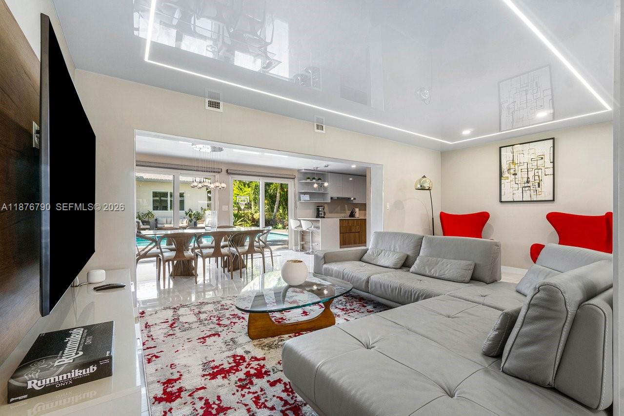 SOUTH DANIA HEIGHTS AMEN - Residential