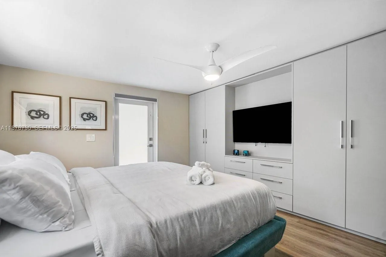 Dania Beach, Florida 33004, United States, 5 Bedrooms Bedrooms, ,3 BathroomsBathrooms,Residential,Active,207920