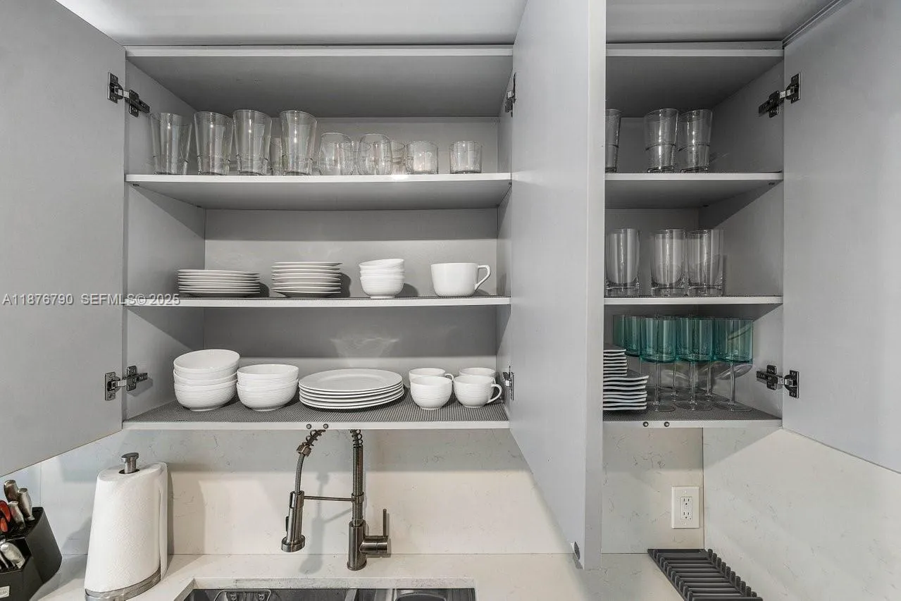 Dania Beach, Florida 33004, United States, 5 Bedrooms Bedrooms, ,3 BathroomsBathrooms,Residential,Active,207920