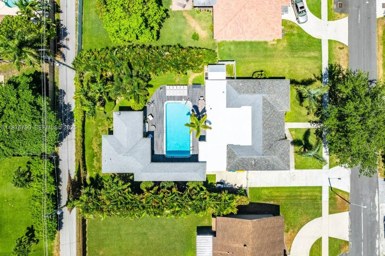 Dania Beach, Florida 33004, United States, 5 Bedrooms Bedrooms, ,3 BathroomsBathrooms,Residential,Active,207920