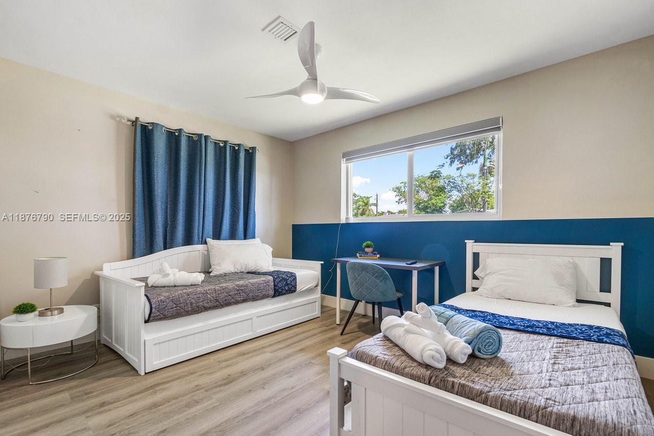 SOUTH DANIA HEIGHTS AMEN - Residential