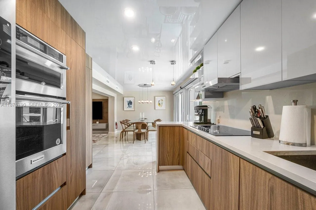 Dania Beach, Florida 33004, United States, 5 Bedrooms Bedrooms, ,3 BathroomsBathrooms,Residential,Active,207920