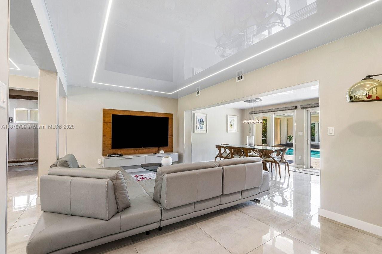 SOUTH DANIA HEIGHTS AMEN - Residential