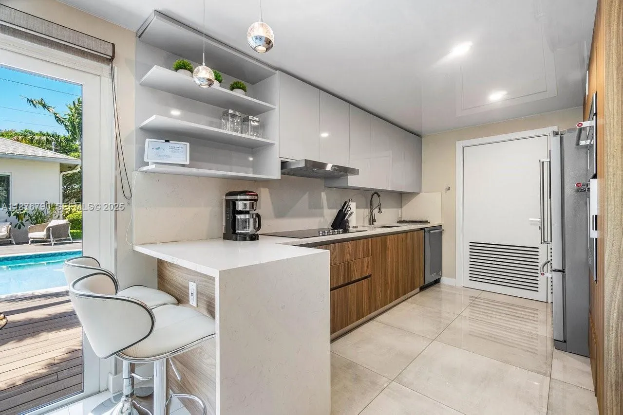 Dania Beach, Florida 33004, United States, 5 Bedrooms Bedrooms, ,3 BathroomsBathrooms,Residential,Active,207920