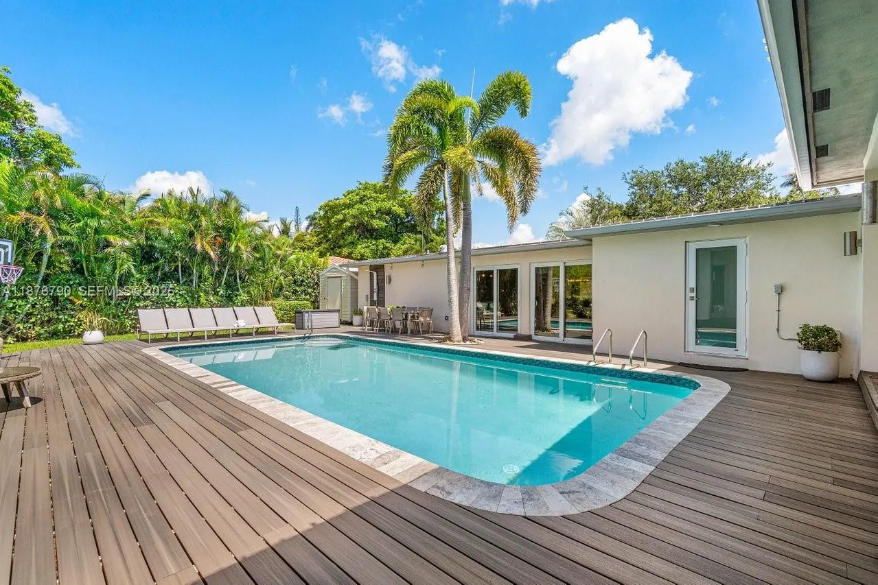 Dania Beach, Florida 33004, United States, 5 Bedrooms Bedrooms, ,3 BathroomsBathrooms,Residential,Active,207920