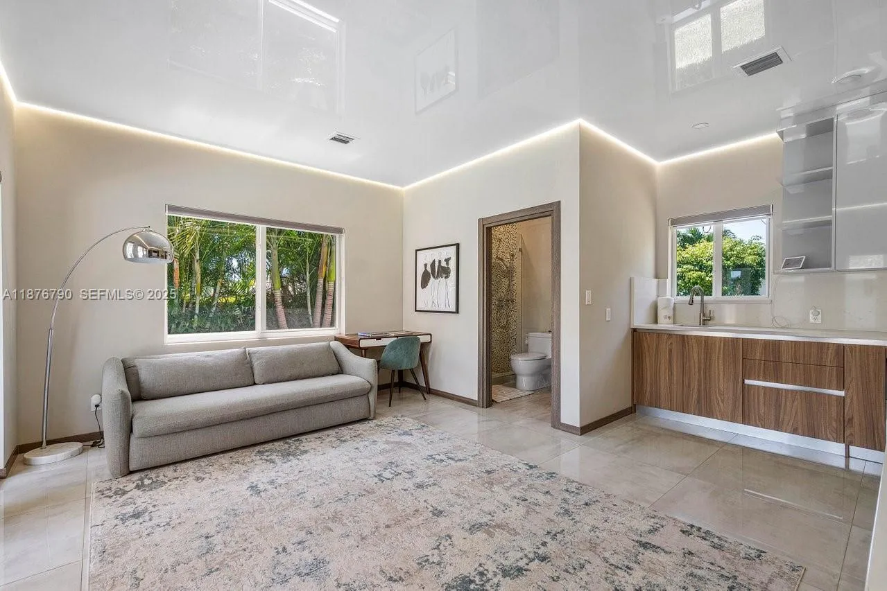 Dania Beach, Florida 33004, United States, 5 Bedrooms Bedrooms, ,3 BathroomsBathrooms,Residential,Active,207920