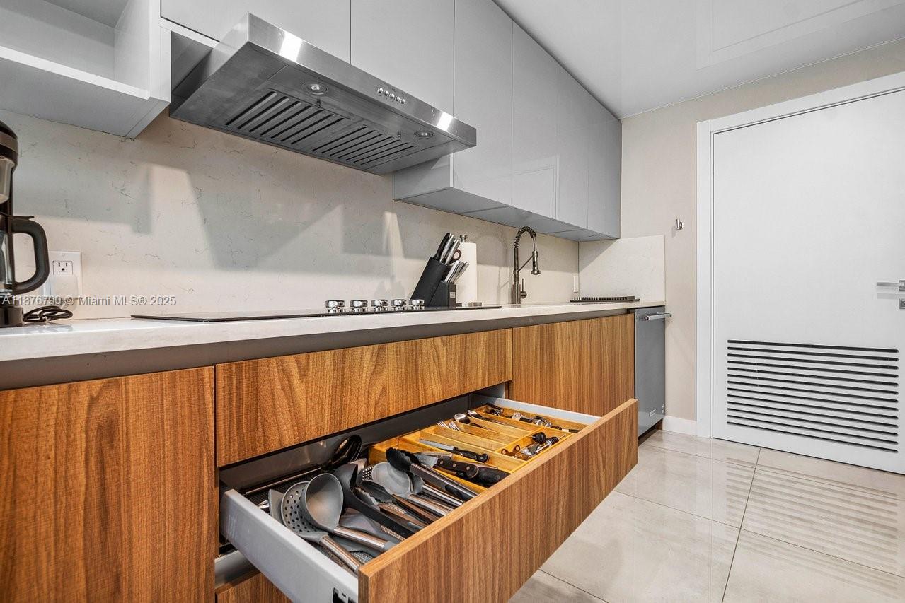 SOUTH DANIA HEIGHTS AMEN - Residential