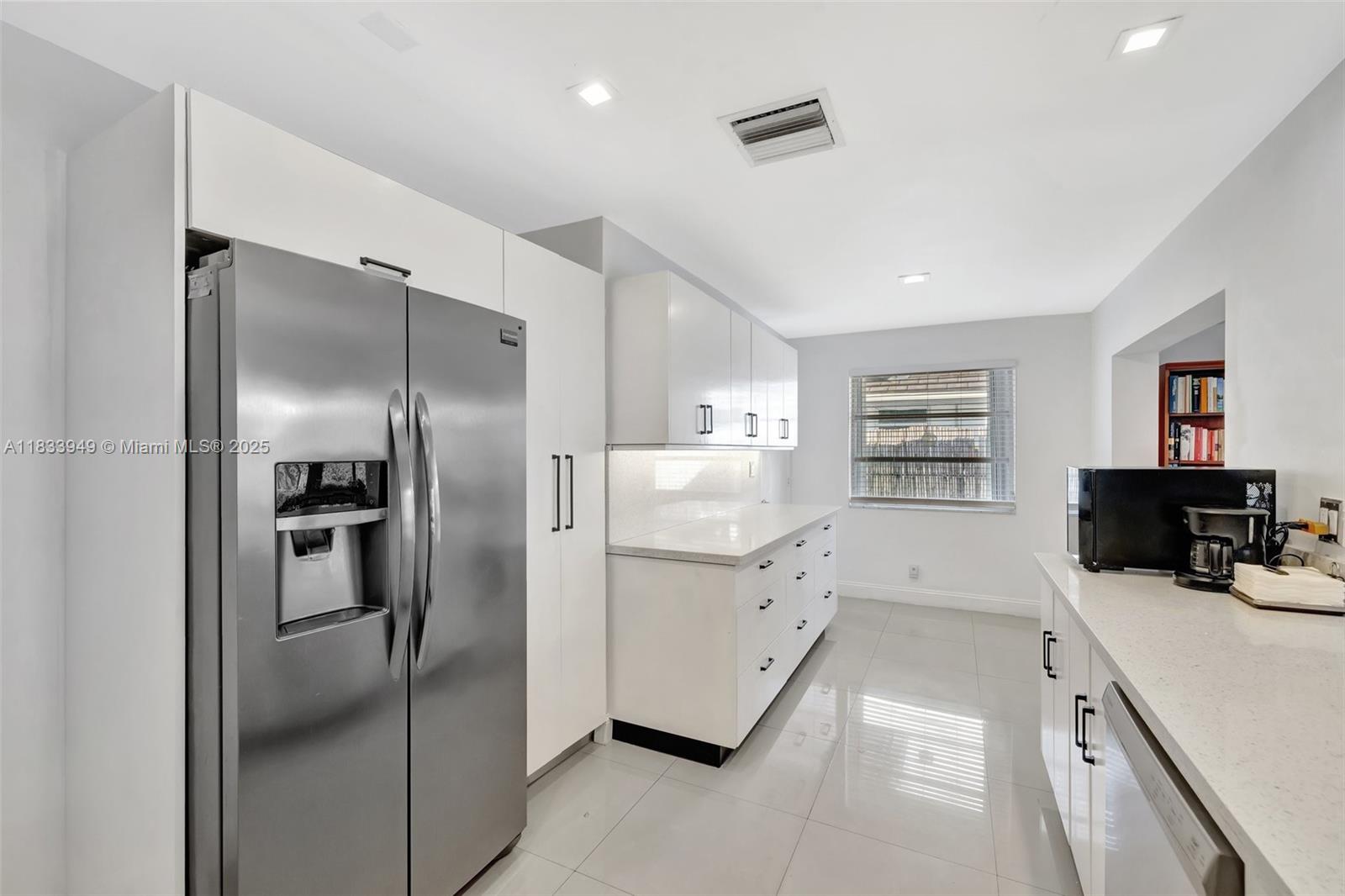 IMPERIAL POINT 3RD SEC - Residential