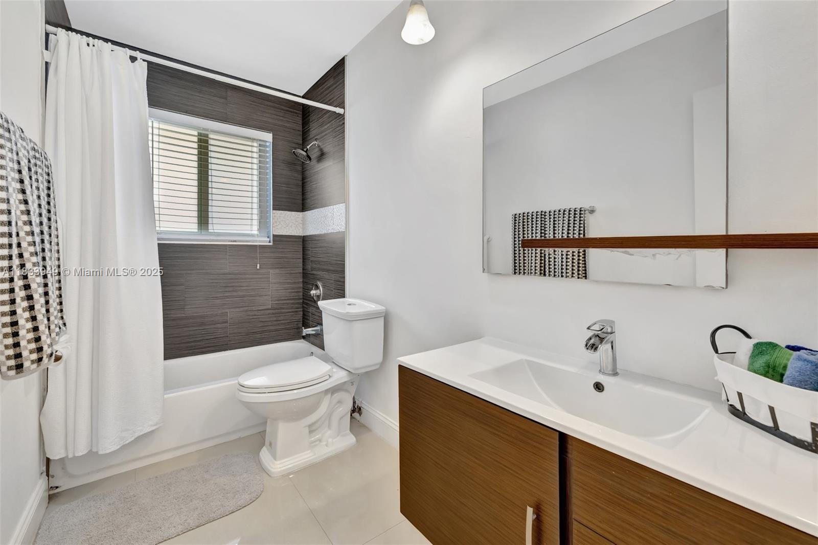 IMPERIAL POINT 3RD SEC - Residential