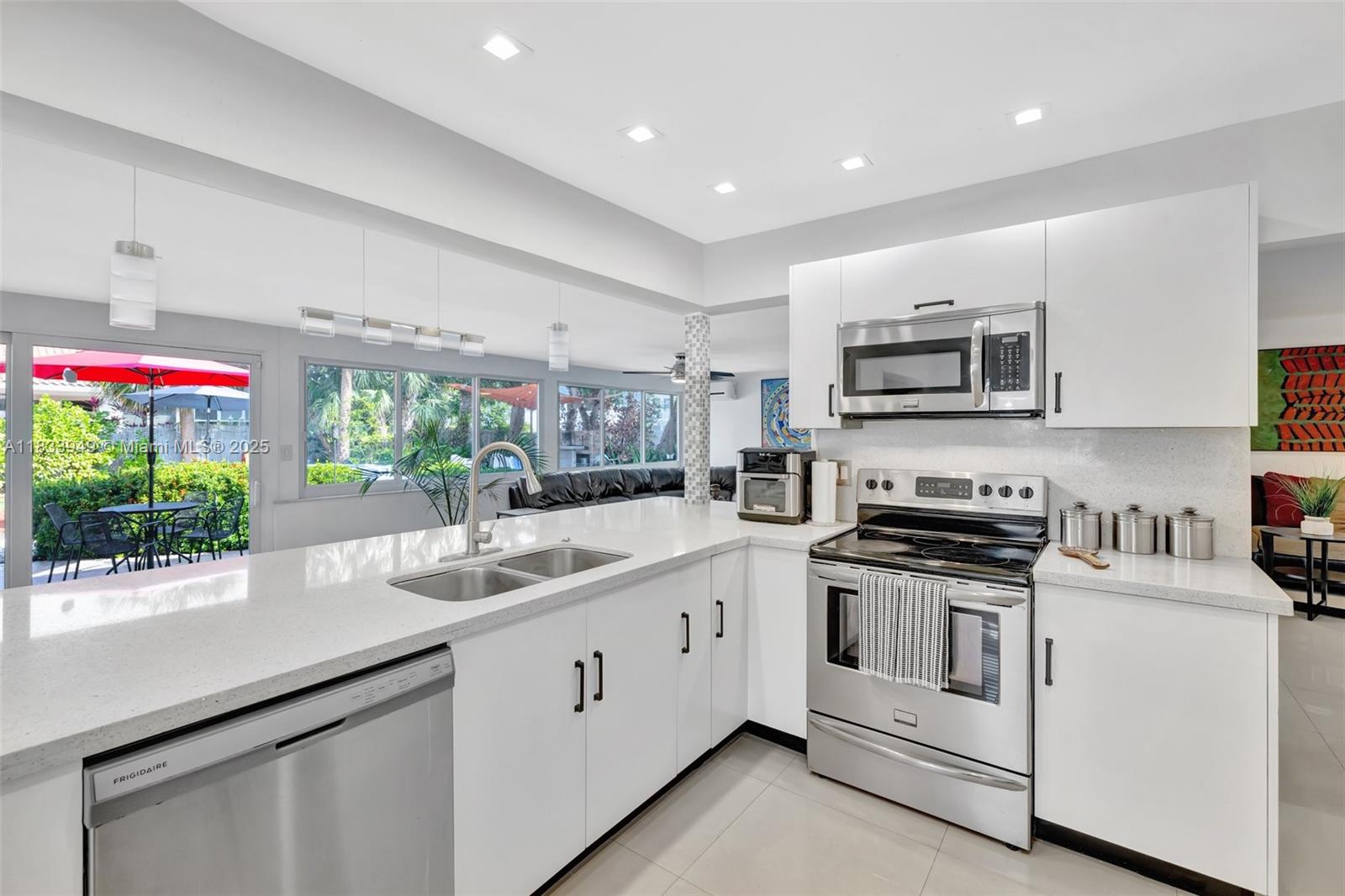 IMPERIAL POINT 3RD SEC - Residential