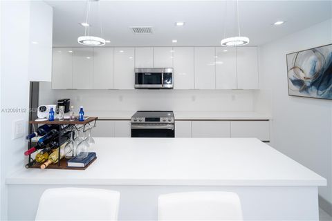 Tiny photo for 19707 Turnberry Way #18C, Aventura, FL 33180 (MLS # A12006182)