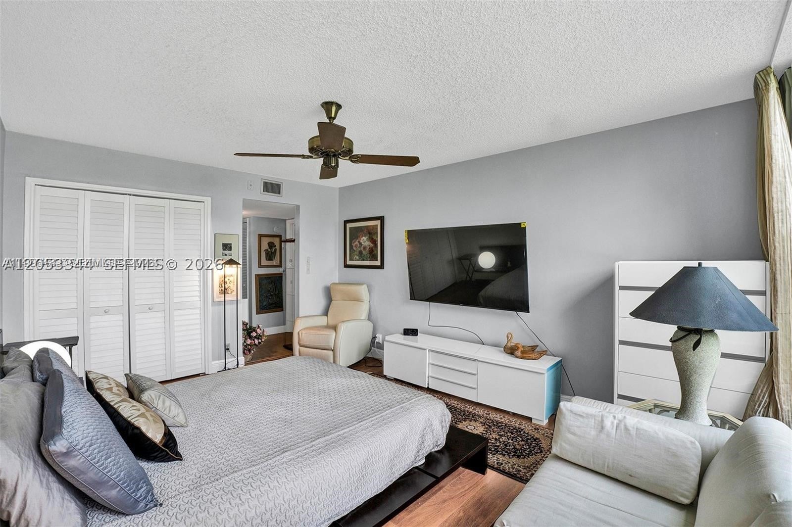 3970 Oaks Clubhouse Dr 302