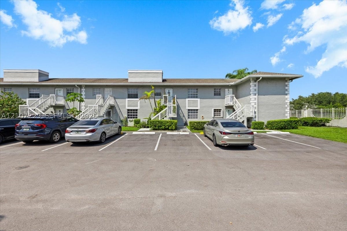 422 NE 210th Cir Ter 205-1